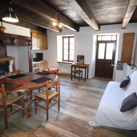 Maison De Caractere Avec Jardin Au Coeur De La Chataigneraie, Proche Lot Et Aveyron, Animaux Acceptes - Fr-1-742-25 *