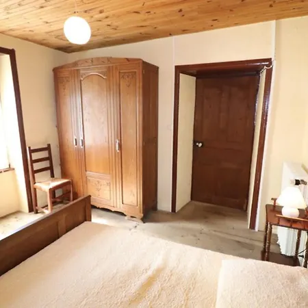 Maison De Caractere Avec Jardin Au Coeur De La Chataigneraie, Proche Lot Et Aveyron, Animaux Acceptes - Fr-1-742-25 Holiday home Leynhac
