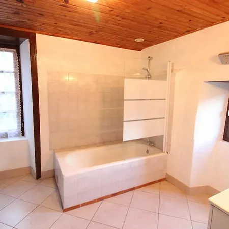 Holiday home Maison De Caractere Avec Jardin Au Coeur De La Chataigneraie, Proche Lot Et Aveyron, Animaux Acceptes - Fr-1-742-25 Leynhac